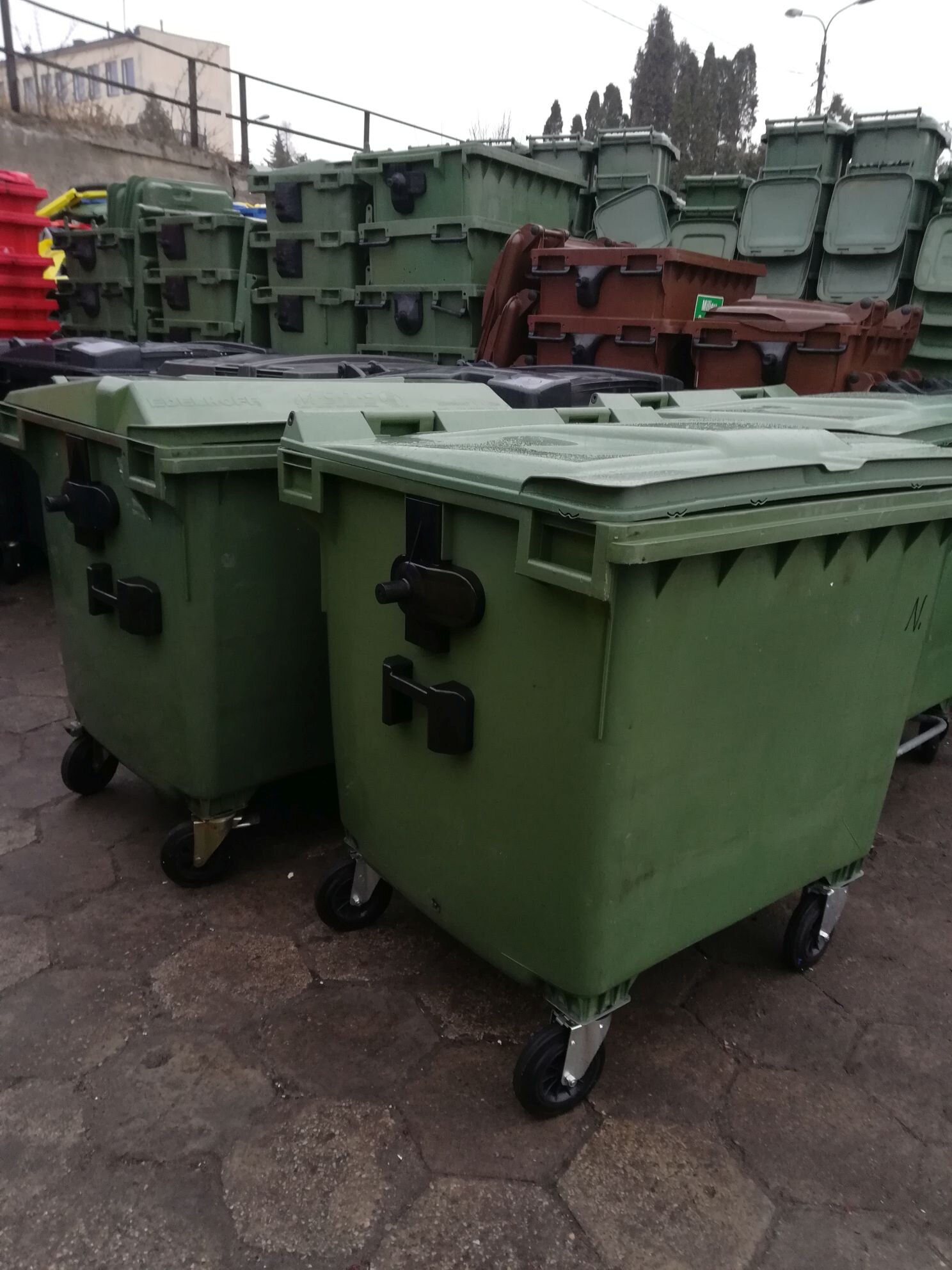 Pojemniki MGB 1100 w kolorze zielonym