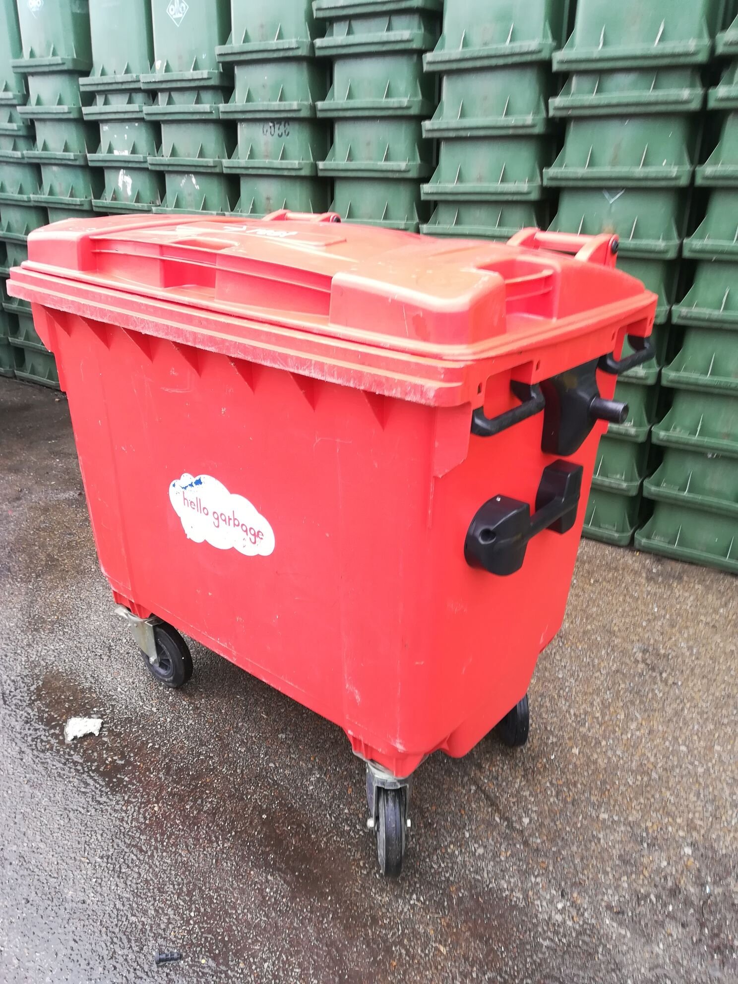 Pojemniki MGB 660 w kolorze czerwonym