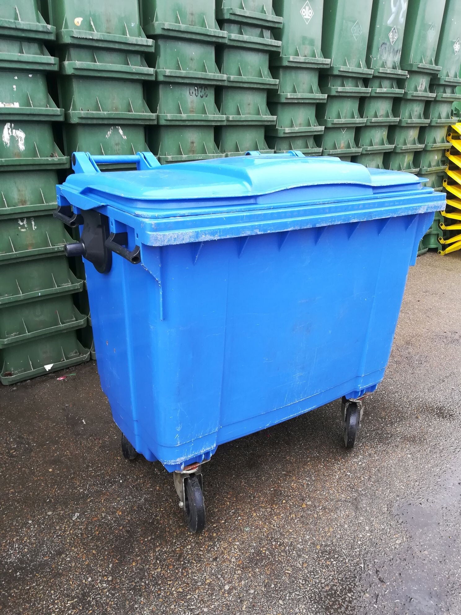 Pojemniki MGB 660 w kolorze niebieskim