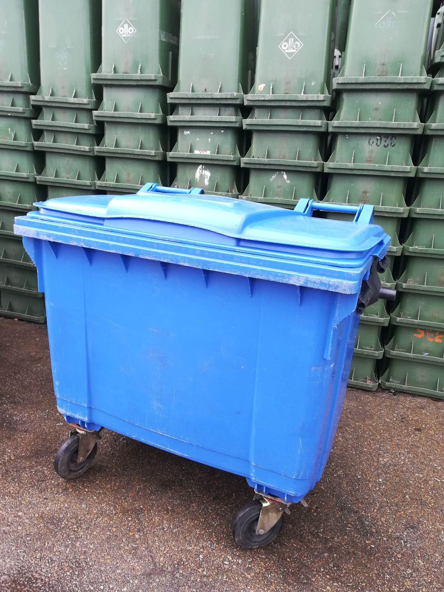 Pojemniki MGB 660 w kolorze niebieskim