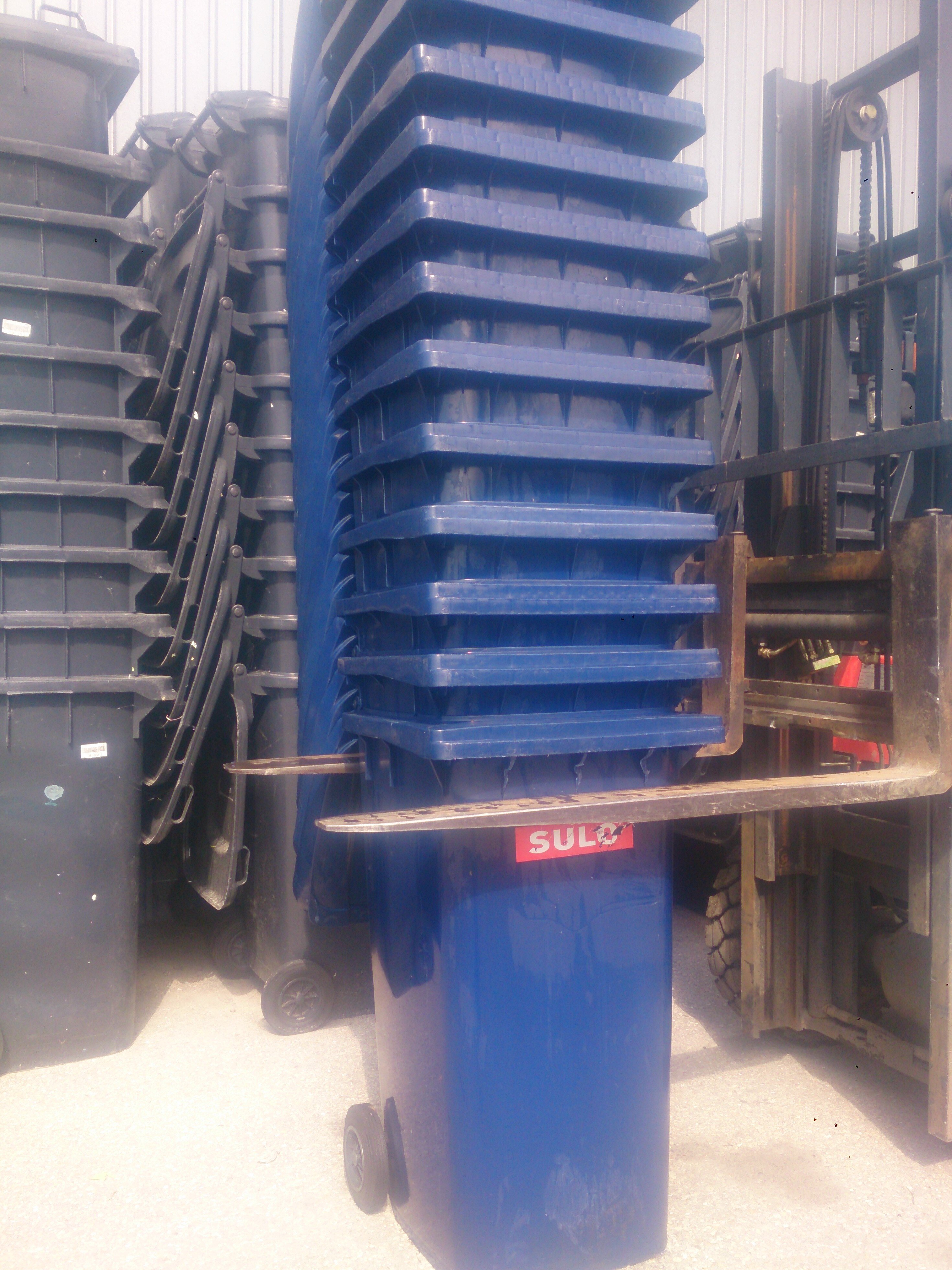 Pojemniki MGB 240 w kolorze niebieskim