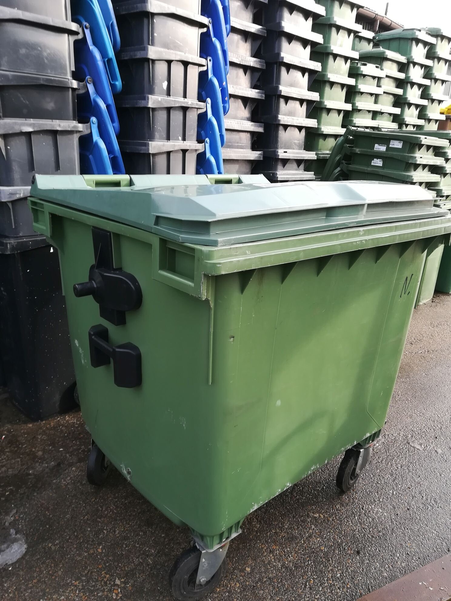 Pojemniki MGB 1100 w kolorze zielonym