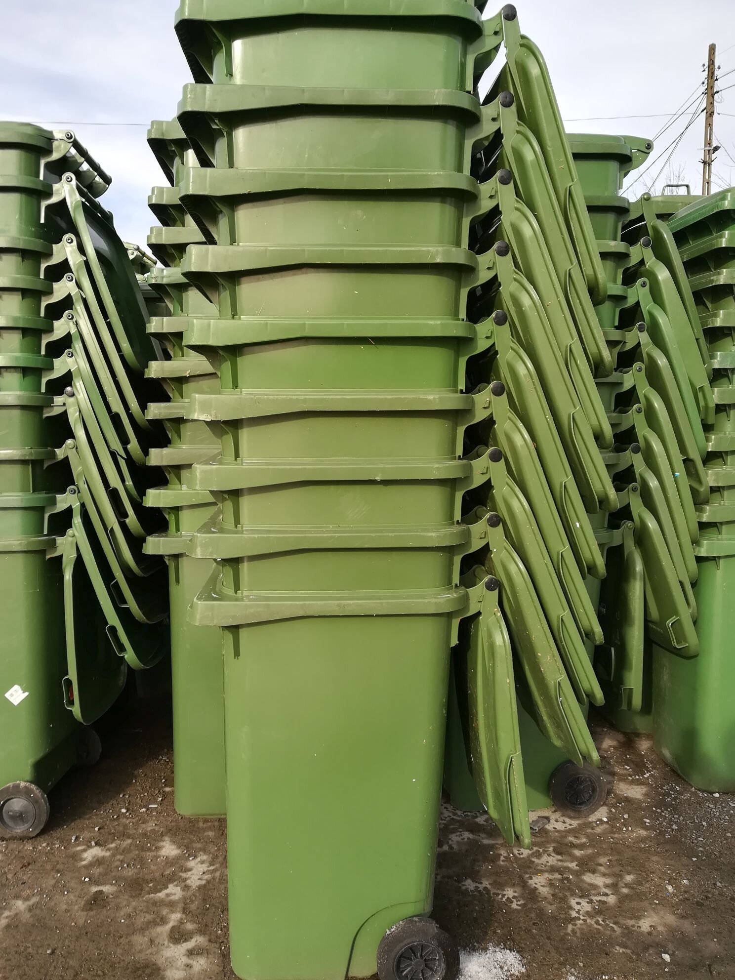 Pojemnik MGB 140 w kolorze zielonym