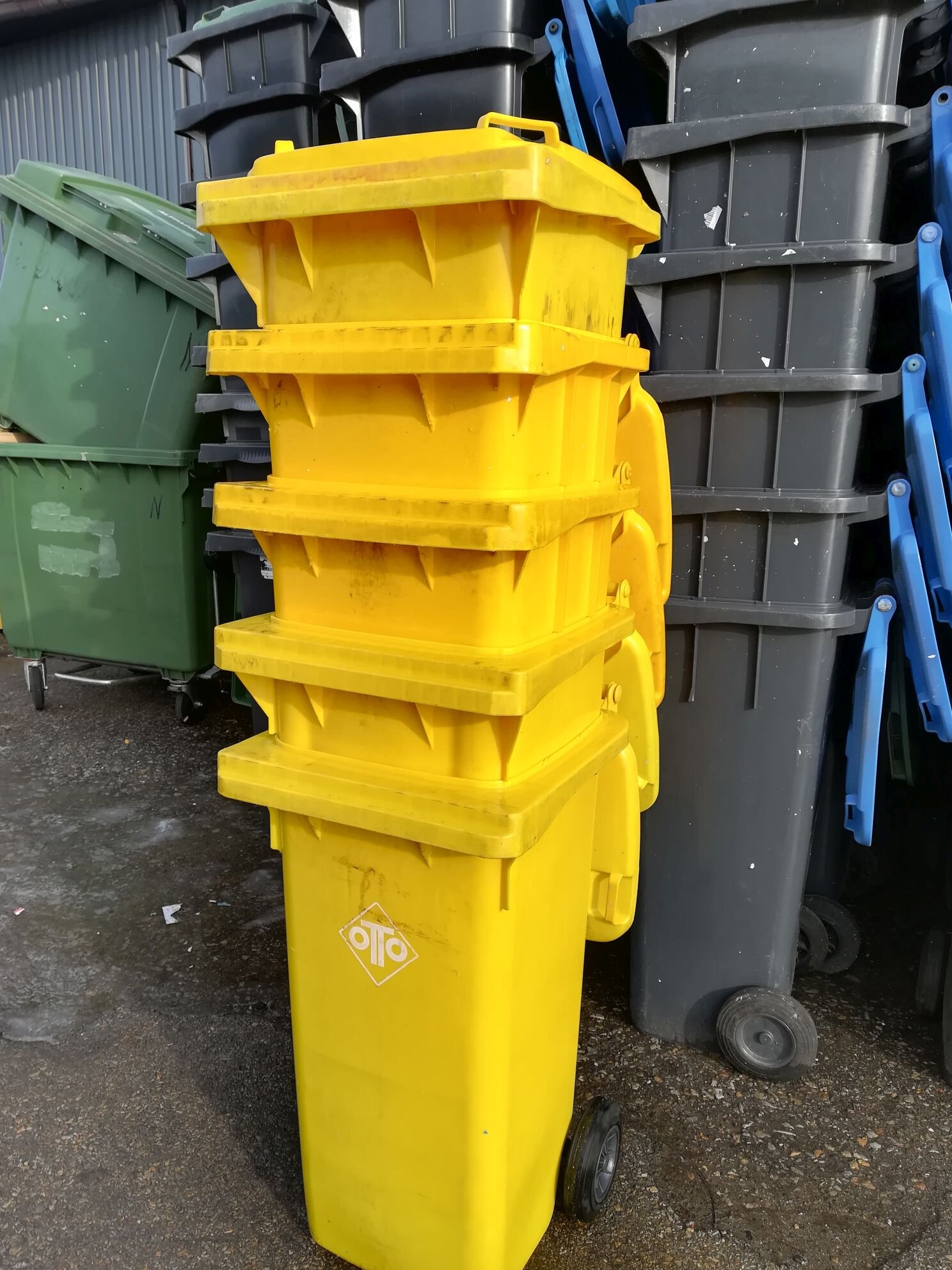 Pojemnik 120 MGB w kolorze żółtym