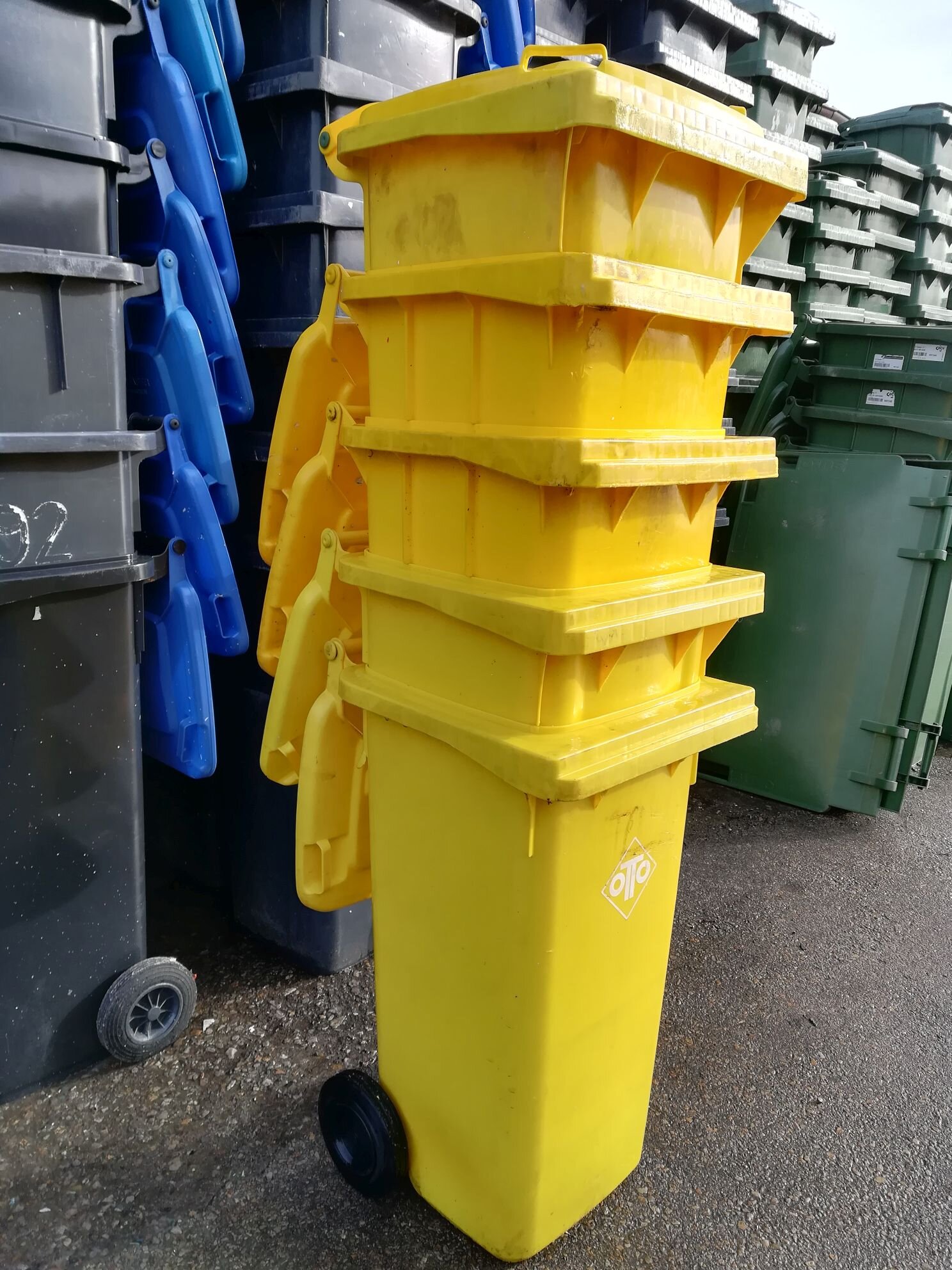 Pojemnik 120 MGB w kolorze żółtym