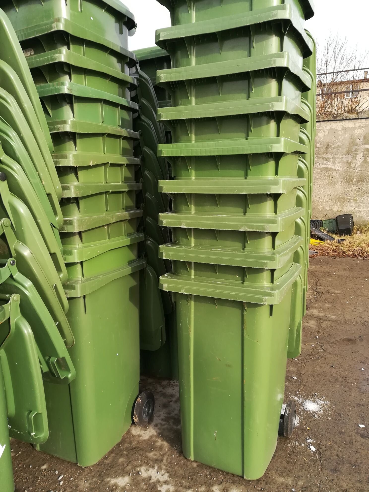 Pojemniki MGB 240 w kolorze zielonym